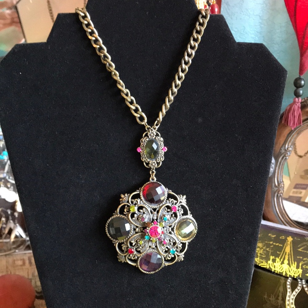 Make a Statement! Medallion Necklace